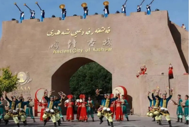 Tour of North and South Xinjiang - Tianchi + Hemu + Kanas + Ulh + Korla + Kuqa + Hotan + Kashgar for 13 Days