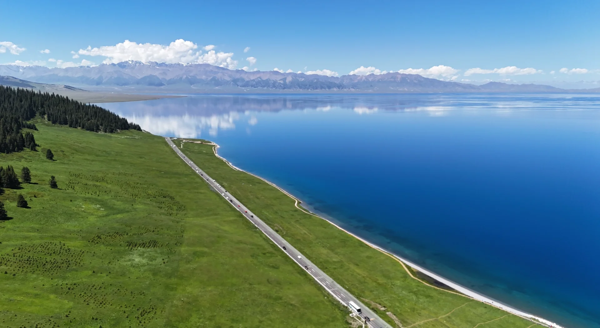 18-day Tour of Northern and Southern Xinjiang - Heavenly Lake + Hemu + Kanas + Ulho + Korla + Kuqa + Hotan + Kashgar + Taxkorgan