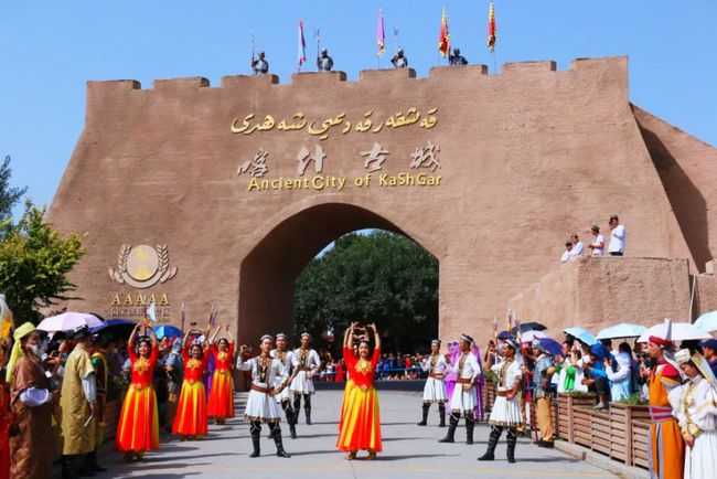 The Heavenly lake Turpan Hotan Kashgar 10 days tour